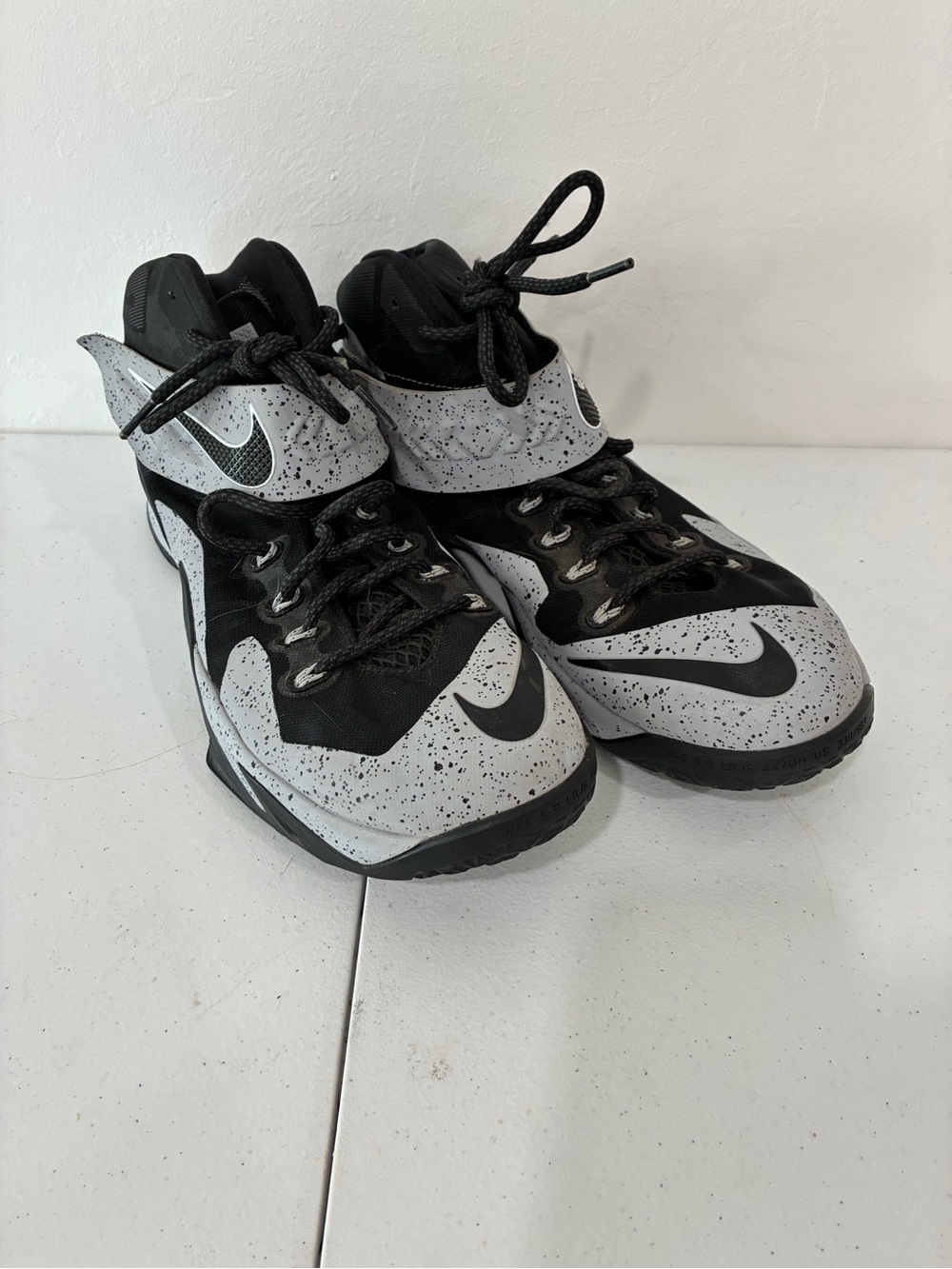 Nike LeBron Soldier 8 VIII Oreo Black Wolf Grey 688579-001 Men's Size 11.5